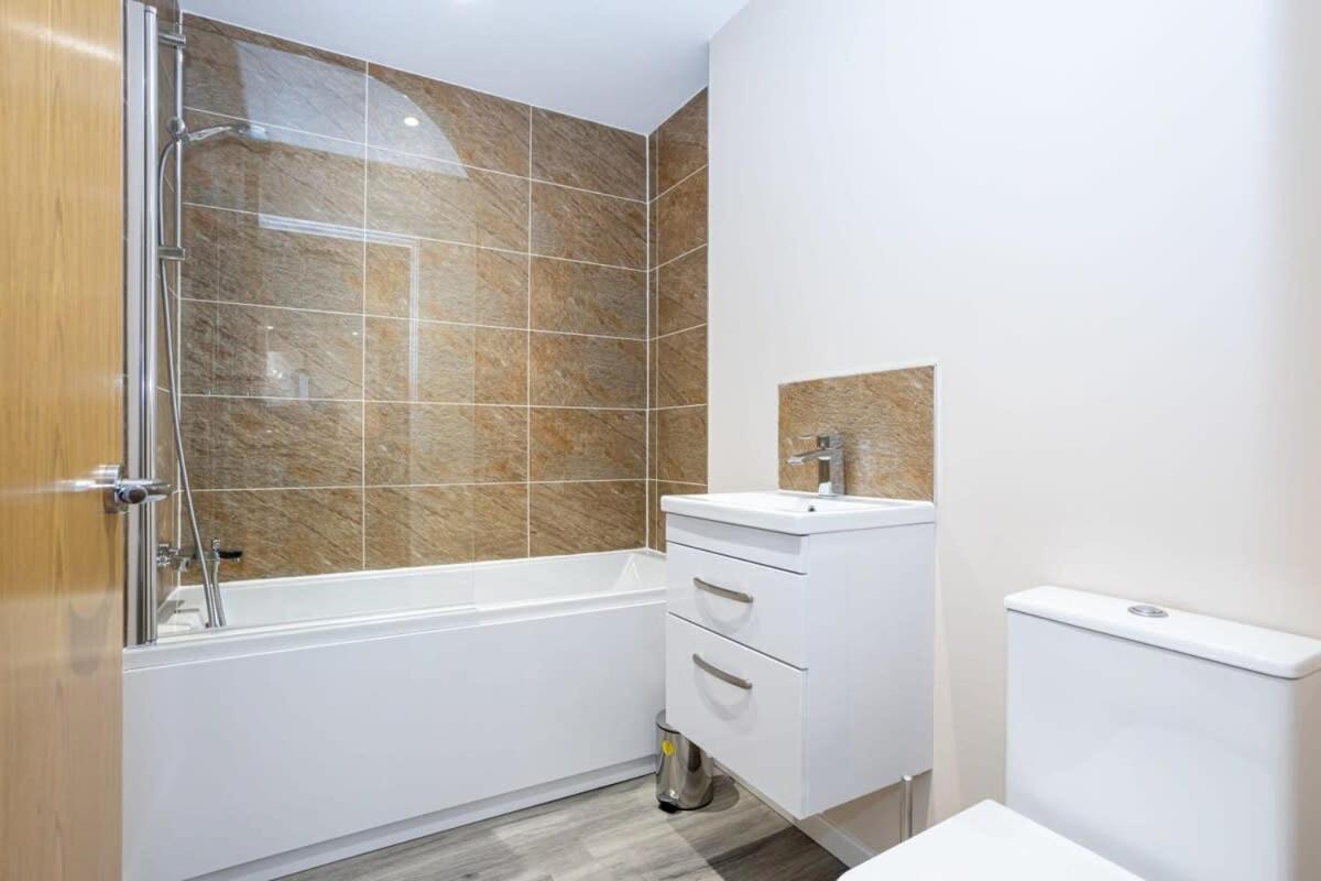 Lovely 1 Bedroom Apartment In Манчестер Екстер'єр фото