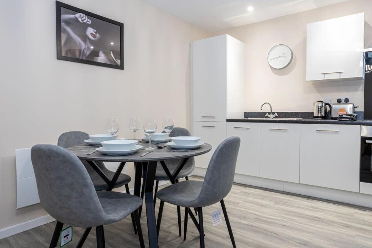 Lovely 1 Bedroom Apartment In Манчестер Екстер'єр фото
