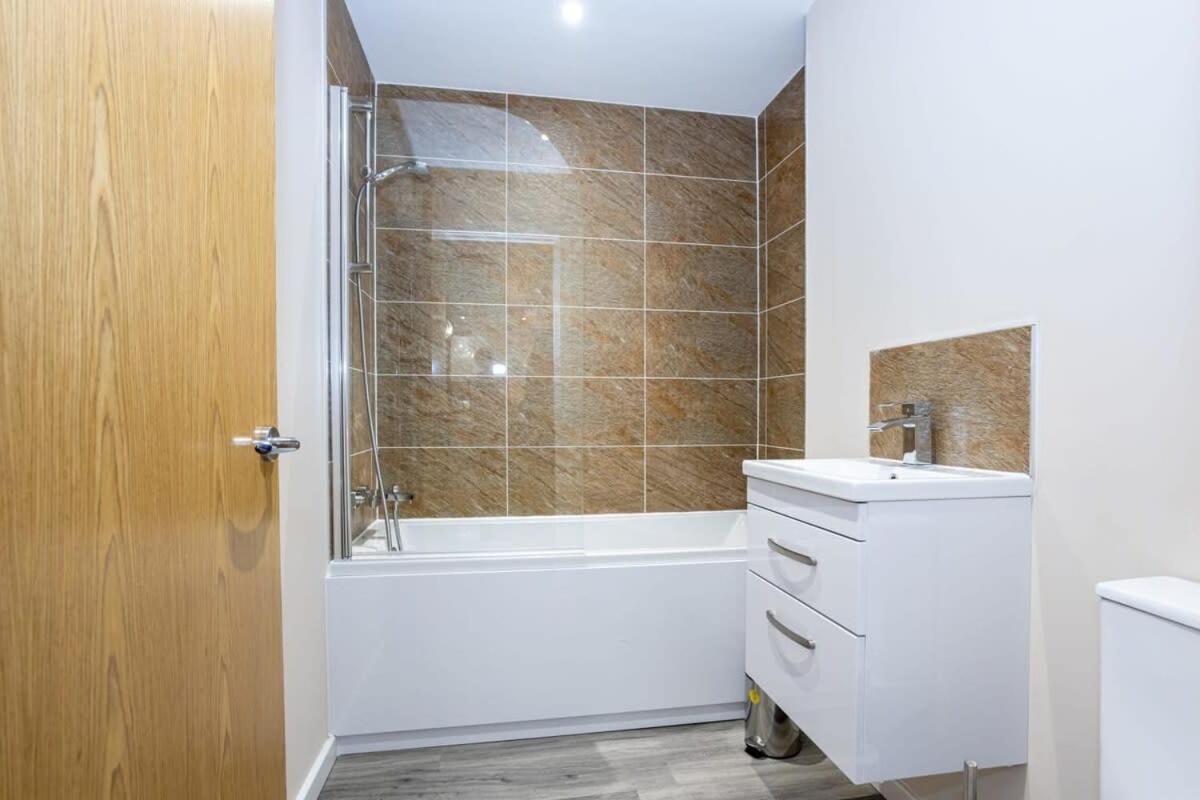 Lovely 1 Bedroom Apartment In Манчестер Екстер'єр фото